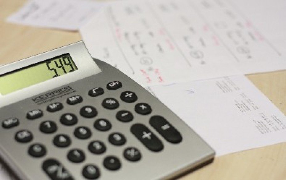  how to save money on vacation